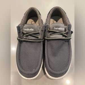 Men’s Hey Dude size 10, brand new